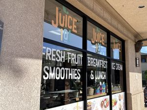 Great place for a morning meal before sightseeing   at Juice 101  in Kamuela