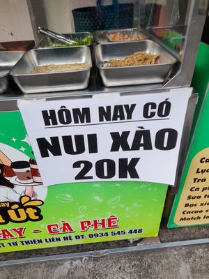 Menu in Vietnamese only at Banh Mi Chay Ma Ut in Ho Chi Minh City