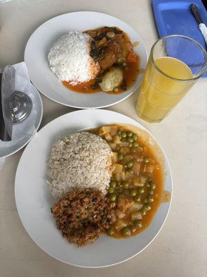 Platos de fondo. Uno tenía proteína de soya y el otro tortilla de verduras  at Sampe's Restaurante Vegetariano in Lima
