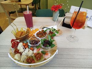 Apericena at Red Carrot in Turin