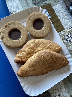 Crostatine e fiorentine   at Red Carrot in Turin