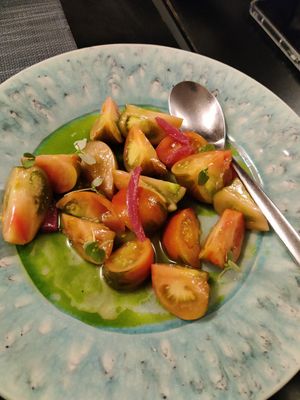 Tomatoes with basil oil at Restaurante Albalá in Jerez