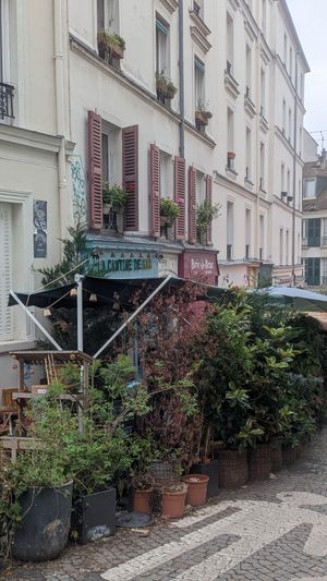 Von außen at La Cantine de Sam - Rue Androuet in Paris