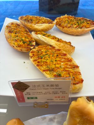 French corn tuna burger at IJySheng Nanjing - 一之軒南京 in Taipei