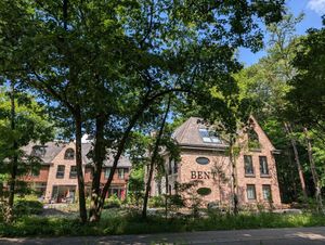 Restaurant in the left building, rooms in the right building at HOTEL BENT Restaurant in Oisterwijk