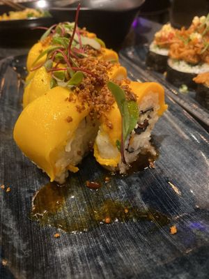 Extreme Close-Up Kiiro Roll 🍱💕  at Sushi Roll - Eje Vial Norte Mosqueta in Mexico City