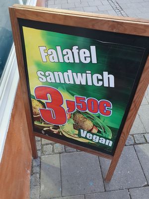 Hier stehts nochmal at Falafel Issa in Rosenheim