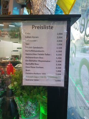 Bitte fragen was noch alles vegan ist at Falafel Issa in Rosenheim