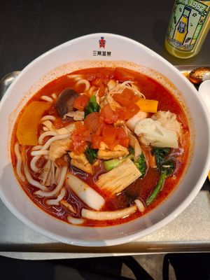 Tomato Broth at Sanku Maots'ai - 三顾冒菜 in Berlin