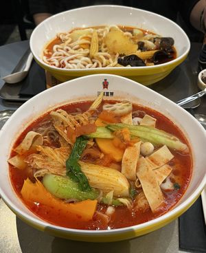 Tomato broth  at Sanku Maots'ai - 三顾冒菜 in Berlin