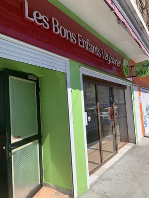Store front  at Les Bons Enfants Végétariens  in Saint-pierre