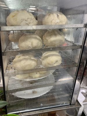 Buns  at Les Bons Enfants Végétariens  in Saint-pierre