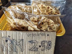 Nice vegan crackers at Old House Vegetarian - 老屋素食 in Miri