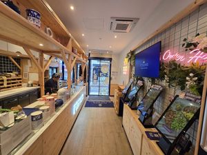 Interior - counter area at Pokawa - Rue de Verdun in Nantes