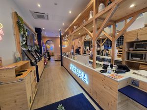 Counter - front area at Pokawa - Rue de Verdun in Nantes