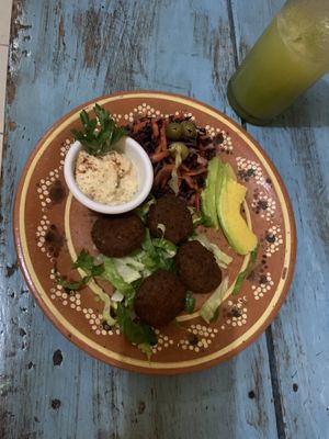 Falafel sin pan pita  #Veganuary at Vegetariano Mar y Tierra in Tulum