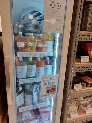 Smoothies at Juice Stand Bubbles - Shibuya Scramble Square in Tokyo