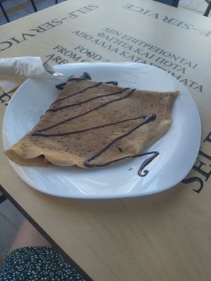 Crepe con nutella vegana (5€) at Ice Queen Gelato in Athens