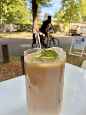 Kokos-ColdBrew-Kaffee mit Minze  at Good Day Coffee Roasters  in Leipzig