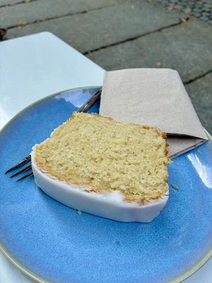 Zitronenrührkuchen 🥰  at Good Day Coffee Roasters  in Leipzig