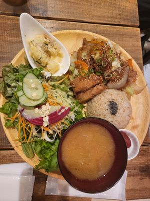Stir-fried Soy Meat and Vegetable Lunch Set at Paprika Shokudo Vegan in Osaka