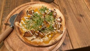 Tempe’s teriyaki pizzaa  at Paprika Shokudo Vegan in Osaka