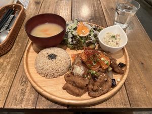 Soybean meat and vegetables stir-fried meat-style set meal - 7/10  at Paprika Shokudo Vegan in Osaka