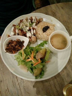 Karage set meal (marinated fried chicken) at Paprika Shokudo Vegan in Osaka