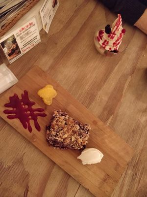 Gluten-free vegan blueberry crumble 😋 at Paprika Shokudo Vegan in Osaka