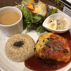 Burger set at Paprika Shokudo Vegan in Osaka