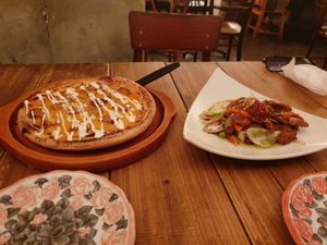 Tempeh  mayo pizza (left) at Paprika Shokudo Vegan in Osaka