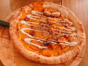 Tempeh pizza at Paprika Shokudo Vegan in Osaka