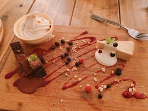 Assorted dessert at Paprika Shokudo Vegan in Osaka