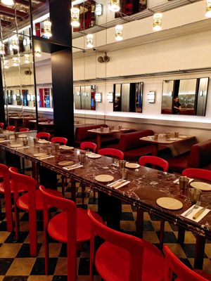 Eat-in space at Maslow - Temple in Paris