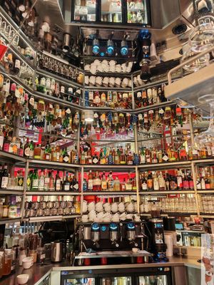 Bar with mirror at Maslow - Temple in Paris