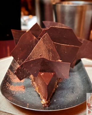 Choco Zaatar
Cocoa tart, pumpkin praline and zaatar, chocolate cream
The taste was impressive, sweet and salty, which enhanced this chocolate dessert. A real success! at Maslow - Temple in Paris