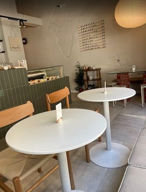  at Mezcla Café in Madrid