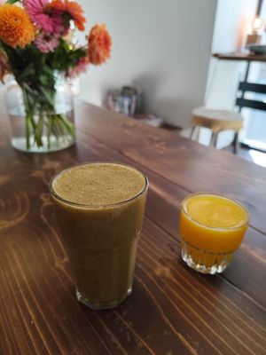 Smoothie and fresh orange juice at Synergia in Katowice