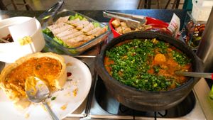 Part of the hot dishes at Cantina Vegetariana - temporarily closed in Recife