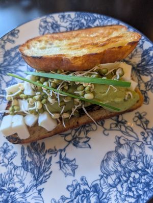 Smashed avo with vegan feta at WyWorrie in Jeffreys Bay