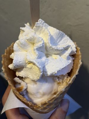 Bienenstich + cream (which is on the heavy side yet not as sweet as one would expect, next time I will skip it)  at Tribeca Ice Cream in Berlin