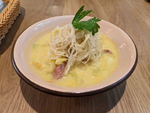 Cabbage soup at Green in Lviv