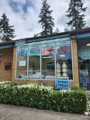 at Hollywood Baked Goods in Kirkland