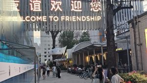 The entrance from the side street, for the cool kids in the know at DuLi in Beijing