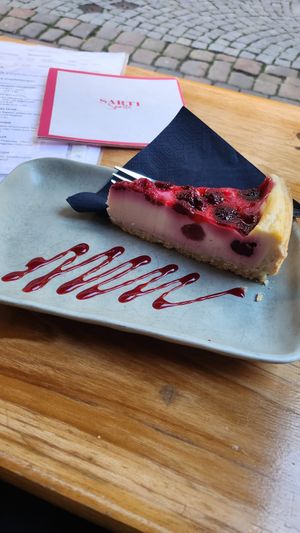 Cheesecake mit Himbeeren at Vegi in Tubingen