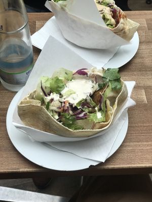 Falafel mit Mangochutney und Sesamsauce  at Vegi in Tubingen