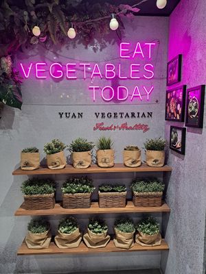 Signage at the entrance of the buffet at Yuan Vegetarian Restaurant in New Taipei City