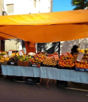 Mais frutas at Feira Livre da Rua Santos in Londrina