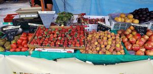Mais frutas at Feira Livre da Rua Santos in Londrina