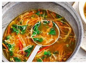 Sopa de miso con verduras ralladas y quinoa (Vegano) (Sin Gluten) 5,90 €
_
Shredded veg miso soup with quinoa (Vegan) (GF) 5,90€ at La Joya in Nerja